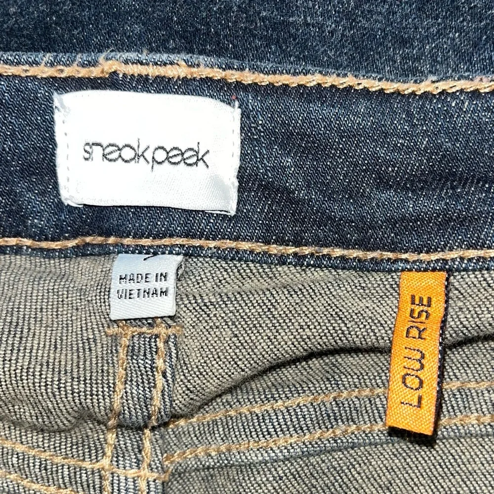 Sneak Peek Low Rise Distressed SkinnyJeans - Picture 6 of 6